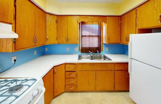 1313 East Rosser Avenue photos photos