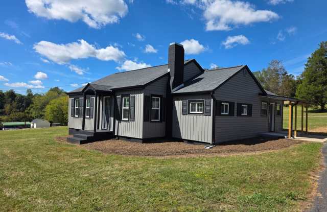 3 Bed • 1.5 Bath Home for Rent – Freshly Updated Throughout Gallery 3