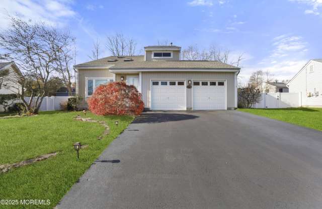 1458 Iroquois Court - 1458 Iroquois Court, Toms River, NJ 08755