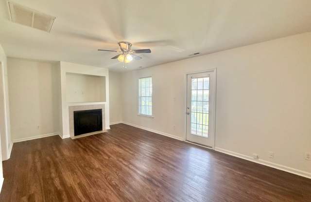 Charming 3BD, 2.5BA Clayton Townhome Only 15 Minutes from White Oak Crossing Gallery 4