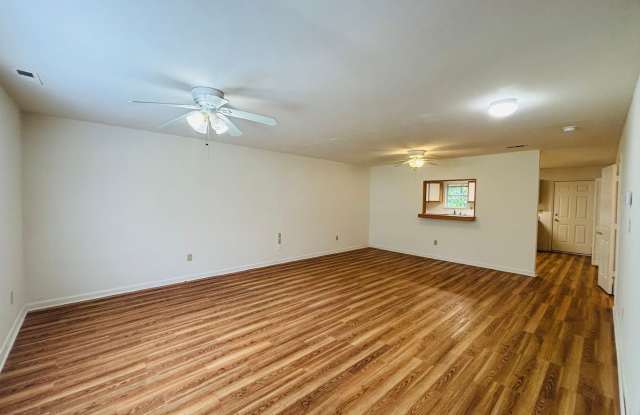 4 Bedroom 2.5 Bath Townhouse Gallery 3