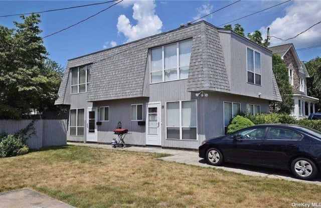35 Linwood Road S - 35 Linwood Road South, Manorhaven, NY 11050