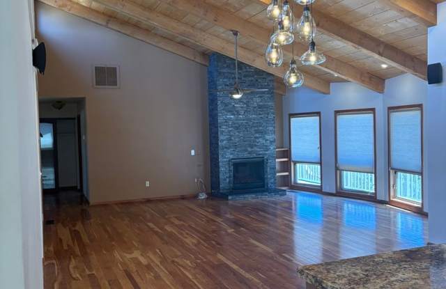 Unfurnished, 1-year long-term rental, Procure Only Gallery 4