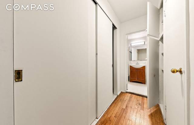 200 E 28th Street Gallery 3