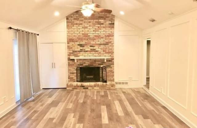 1003 Woodland Way Gallery 3