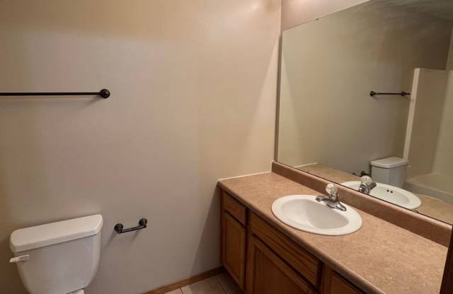 3 bedroom 2 bath home in Ozark! AVAILABLE NOW! photos photos