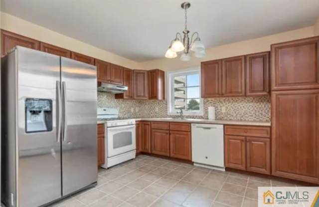 64 Atlantic Street - 64 Atlantic Street, Carteret, NJ 07008