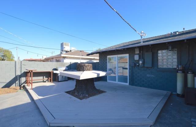 8114 East Columbus Avenue Gallery 3