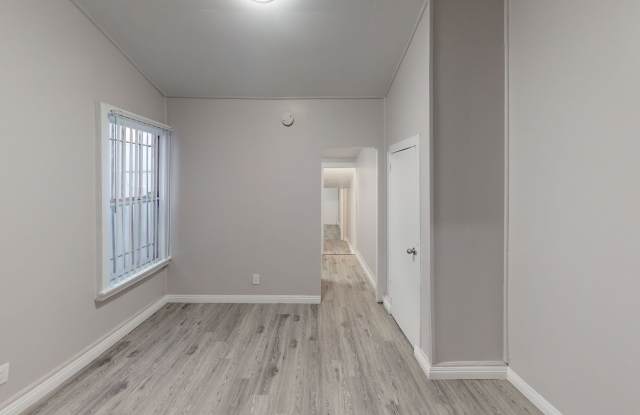 1422 Apartments....Recently renovated...2 Bedroom Available...$500 LOOK & LEASE! CALL NOW! Gallery 3