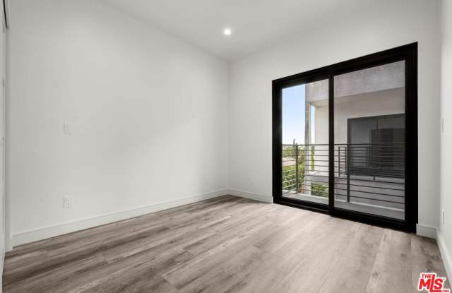 1290 1/2 South Sherbourne Drive photos photos