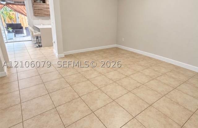 7325 NW 174th Ter Gallery 2