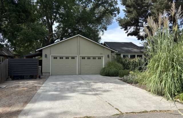 3511 N Barberry Dr photos photos