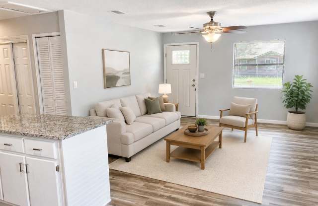 Cottage in golf cart district ! Gallery 4