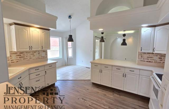 Three Bedroom in Bloomington Hills-$500 Move in Special! photos photos