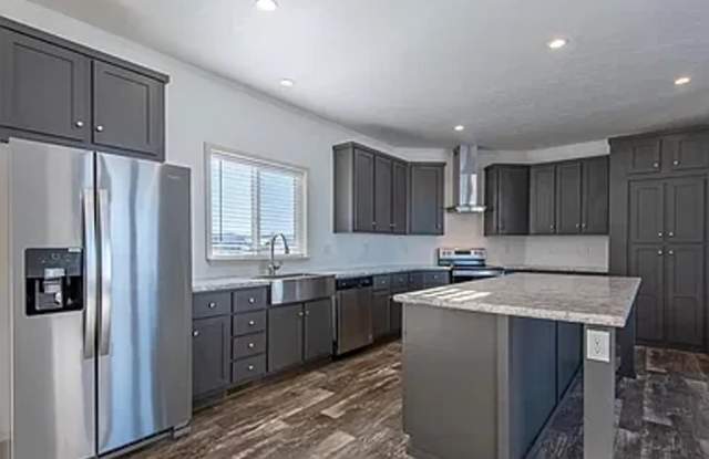 Beautiful 3BR/2BA Home in Valley Vista Estates – 2-Car Garage, Fenced Yard & Dog Friendly Gallery 4