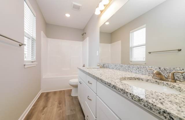 1002 Northwest High View Drive Gallery 2