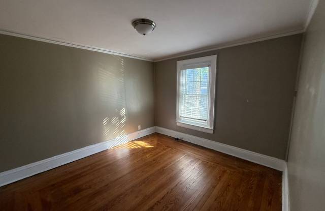 Updated & Modern 2-Bedroom Home for Rent – Edgewood Area of Charleston Gallery 4