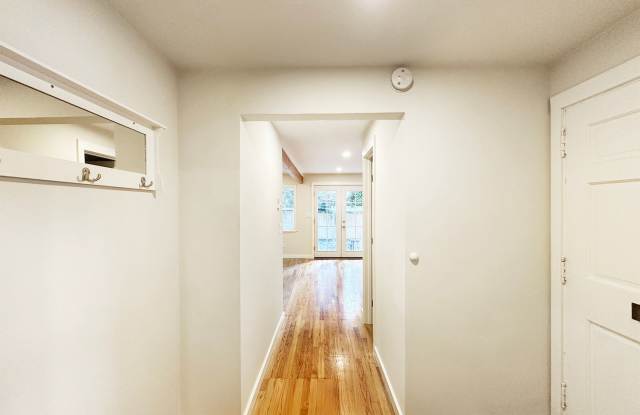 1Bd/1Ba Seattle Duplex Gallery 4