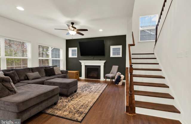 155 STEAMBOAT COURT Gallery 3