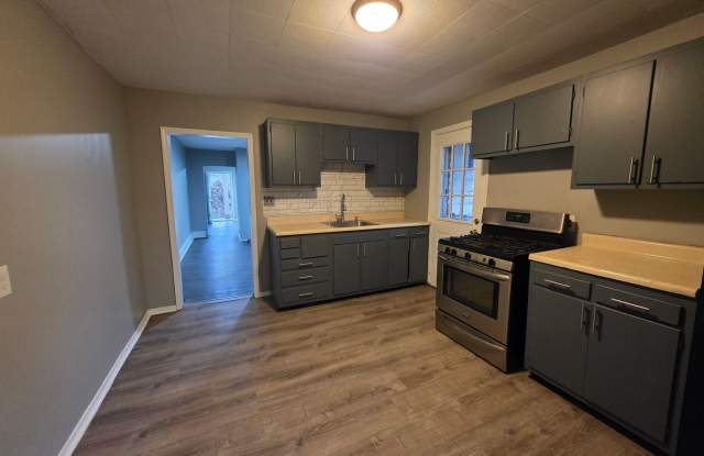 2 bedroom 1 bath townhouse for rent in the West End photos photos