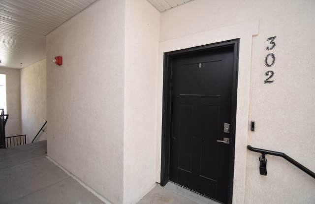 Bright Top Floor Condo with Tennis court, Pool, and Clubhouse photos photos