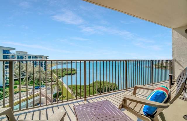 8 BELLEVIEW BOULEVARD - 8 Belleview Boulevard, Belleair, FL 33756