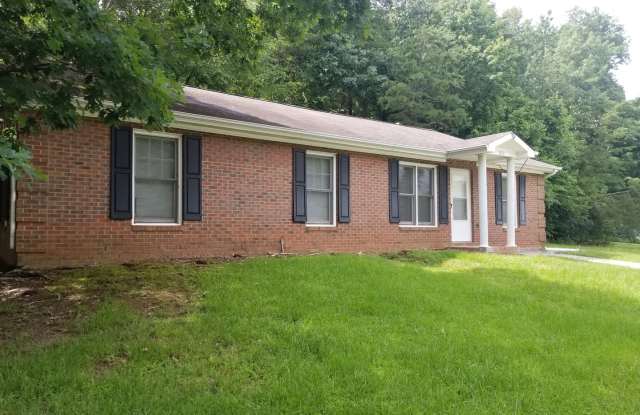 2 BR duplex near Four Seasons, Twin Lakes - 2822 Cypress Park Road, Greensboro, NC 27407