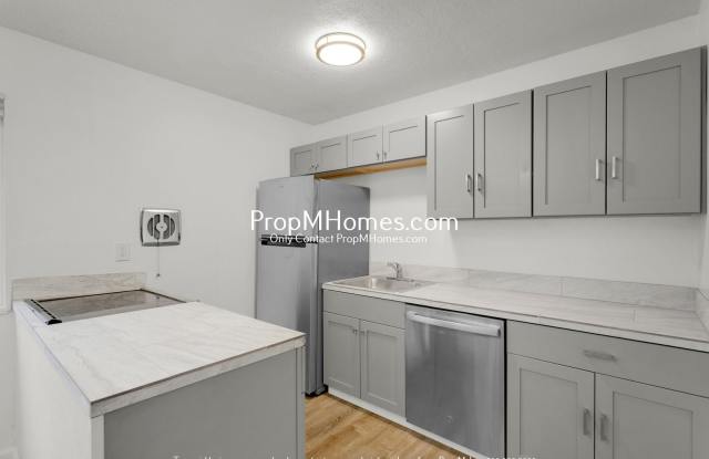 Updated 2BR in the Heart of Oregon City + No Deposit! Gallery 2