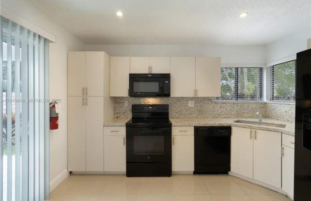9587 SW 148th Ave Circle S, Miami, FL 33196 - 1640 photos photos