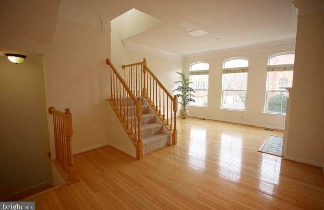 5131 GARDNER DRIVE Gallery 3