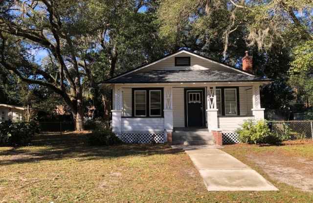 2504 YALE AVENUE - 2504 Yale Avenue, Sanford, FL 32773