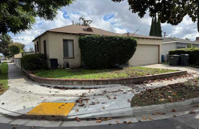 TWO BEDROOM HOUSE IN LAKEWOOD--GREAT LOCATION--CALL US TODAY!! - 6178 Adenmoor Avenue, Lakewood, CA 90713