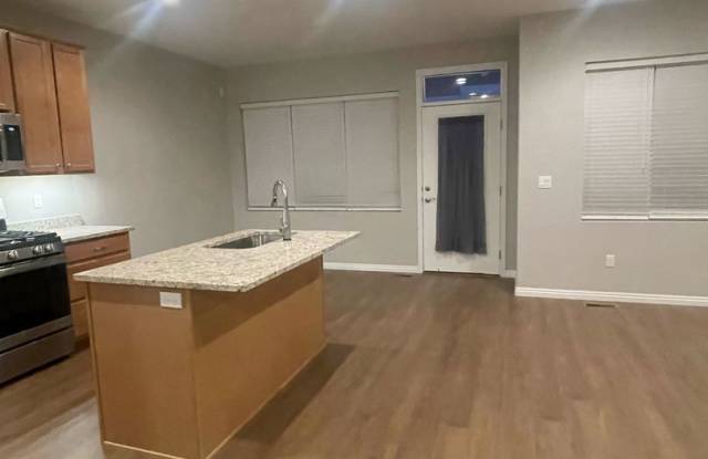 Beautiful Bluffdale townhome for rent! Gallery 3