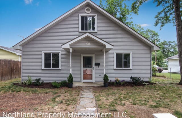 301 Cochlin Street - 301 Cochlin Street, Traverse City, MI 49686