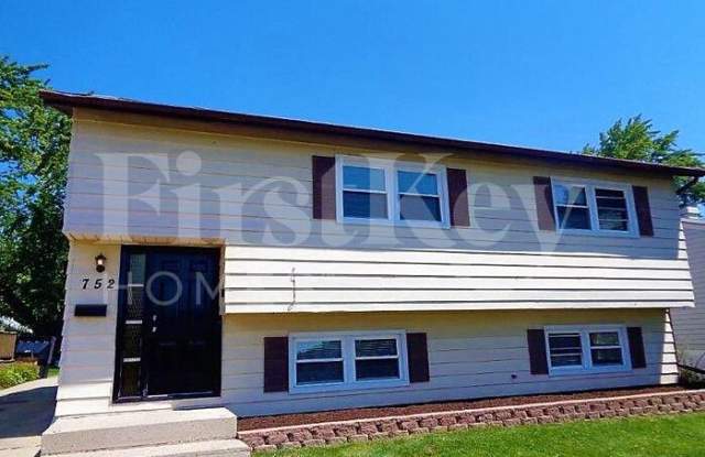 752 West Hawley Street - 752 West Hawley Street, Mundelein, IL 60060