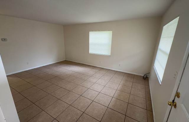Newly Remodeled 2-Bedroom Duplex with Huge Fenced Backyard – Zephyrhills Gallery 4