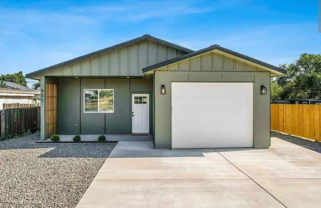 4 Bedroom Home w/ Spacious Yard! photos photos