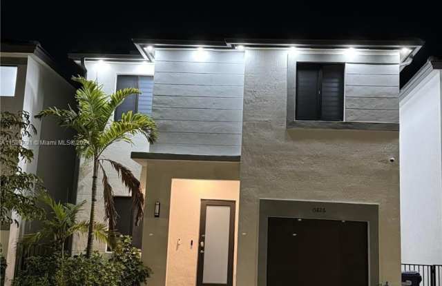 15826 SW 136th Way Gallery 2