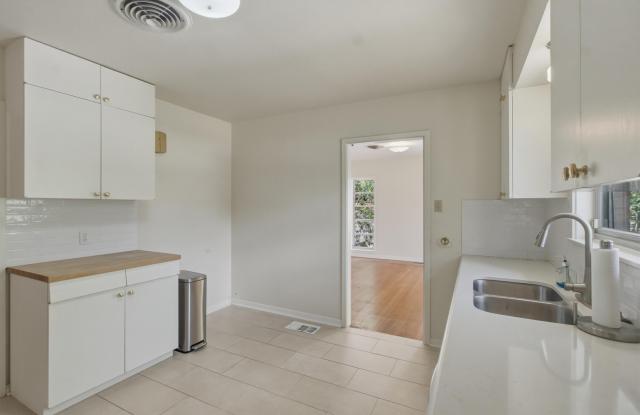 207 CANYON DR Gallery 2