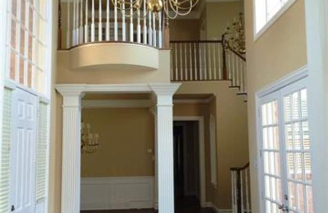 5115 Summit Hill Drive Gallery 4