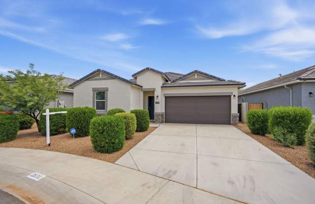Beautiful Kitchen, Open Layout, and Room to Relax! Gallery 1