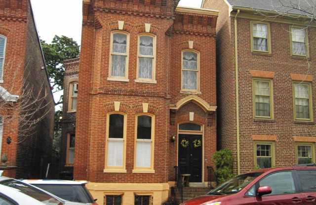 204 N COLUMBUS STREET Gallery 2