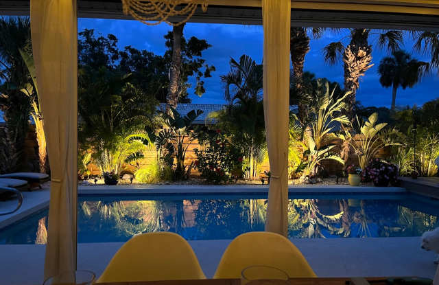 Short term OFF SEASON ONLY Renovated 3/2 pool home downtown Sarasota photos photos