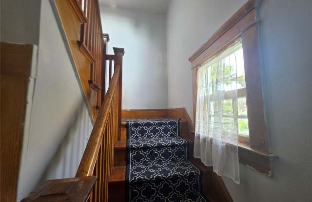 81 Waring Place Gallery 2