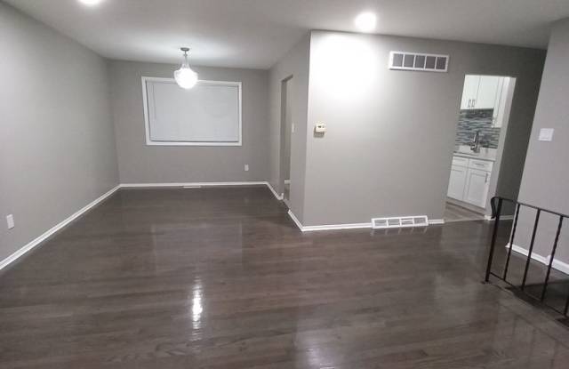Stunning 3 Bedroom Bi-Level Home photos photos
