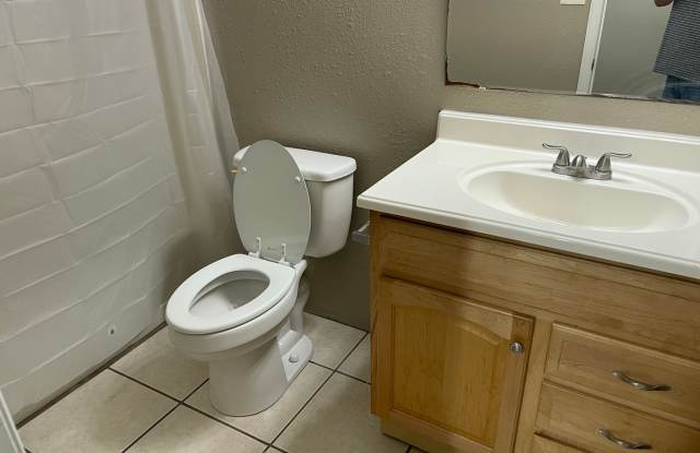 VILLAS OF WESTRIDGE - 2357 Sandpiper Street, Tallahassee, FL 32303