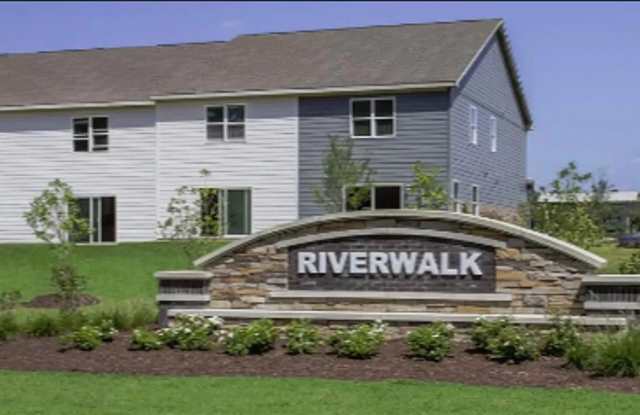Room in 3 Bedroom Home at Thalweg Dr Gallery 4