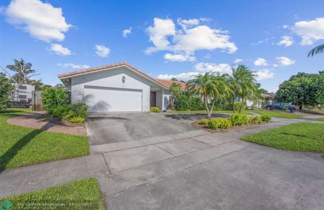 1051 NW 9th St - 1051 Northwest 9th Street, Boca Raton, FL 33486
