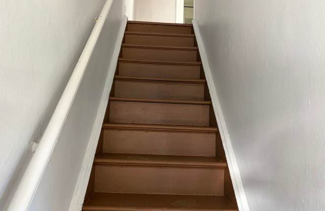 Charming 2BR Duplex in Rochester Gallery 3