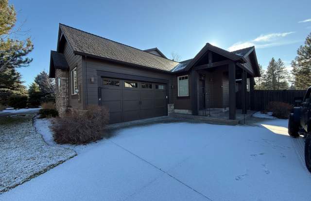 3 Bedroom, 2 Bathroom Single-Level Duplex in The Stonegate Community photos photos